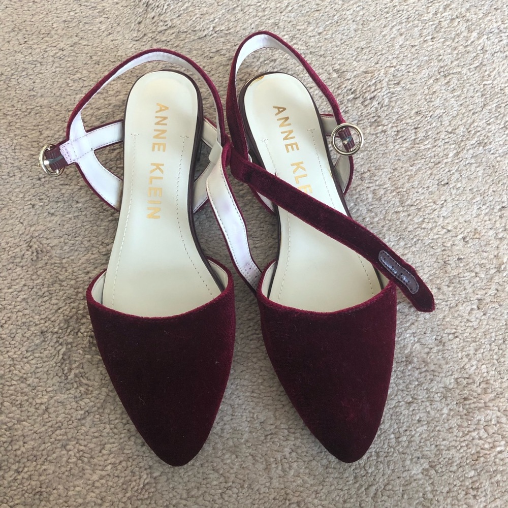 Anna Klein Odell Velvet Flats